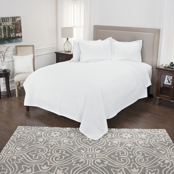 Homeroots White King 100% Cotton 300 Thread Count Washable Down Alternative Comforter  100% Cotton 479865