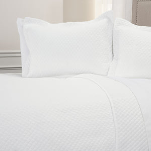 Homeroots White King 100% Cotton 300 Thread Count Washable Down Alternative Comforter  100% Cotton 479865