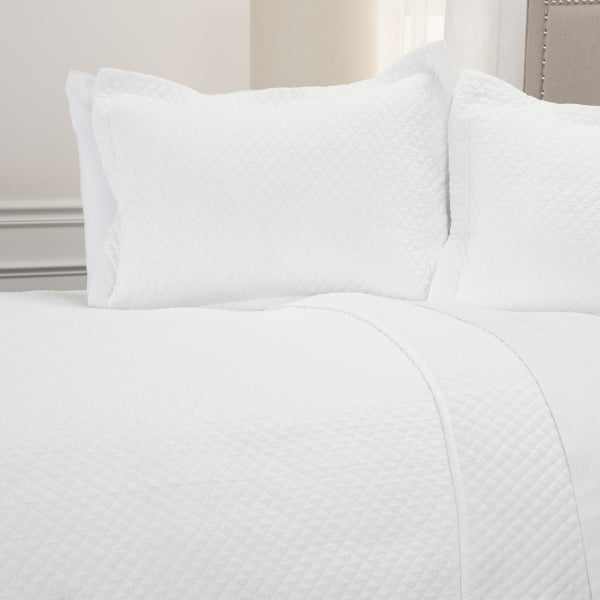 Homeroots White King 100% Cotton 300 Thread Count Washable Down Alternative Comforter  100% Cotton 479865