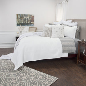 Homeroots White King 100% Cotton 300 Thread Count Washable Down Alternative Comforter  100% Cotton 479865