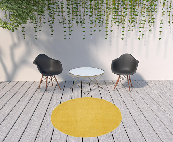 Homeroots 6' X 6' Yellow Round Non Skid Indoor Outdoor Area Rug  Polypropylene 479871