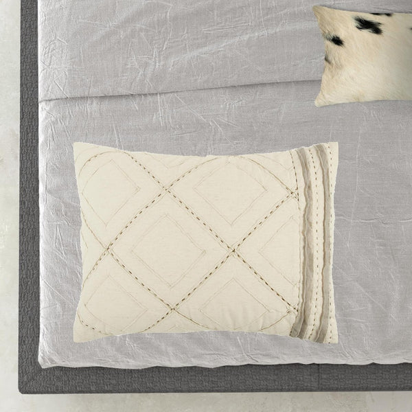 HomeRoots Ivory Geometric Queen Quilt - Luxurious All-Season Comfort, Soft Cotton, Elegant Design for Your Bedroom 479872