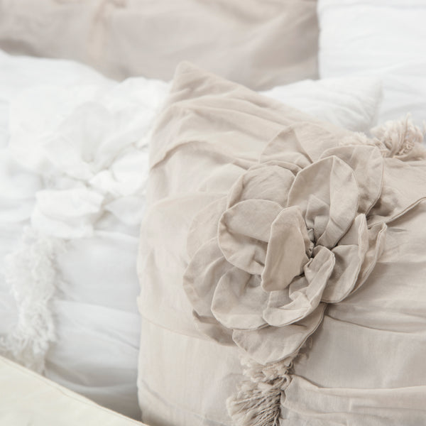 Homeroots Natural Queen 100% Cotton 300 Thread Count Machine Washable Down Alternative Comforter  100% Cotton 479878