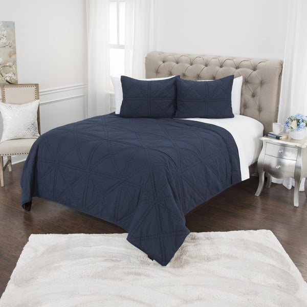 Homeroots Indigo Queen 100% Cotton 300 Thread Count Machine Washable Down Alternative Comforter  100% Cotton 479894
