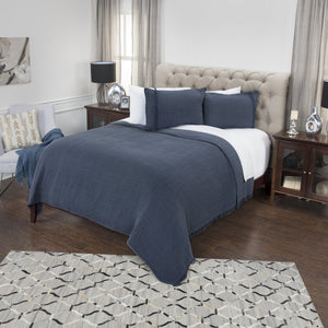 HomeRoots Indigo Checkered Queen Quilt for Stylish Comfort | Soft Cotton, Easy-Care, Year-Round Warmth 479901