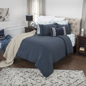 HomeRoots Indigo Checkered Queen Quilt for Stylish Comfort | Soft Cotton, Easy-Care, Year-Round Warmth 479901
