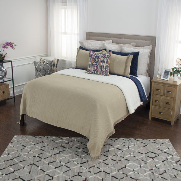 Homeroots Natural King 100% Cotton 300 Thread Count Machine Washable Down Alternative Comforter  100% Cotton 479902