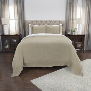 HomeRoots Natural Checkered Queen Quilt - Soft Cotton, All-Season Comfort, Stylish Neutral Design for Your Bedroom 479904