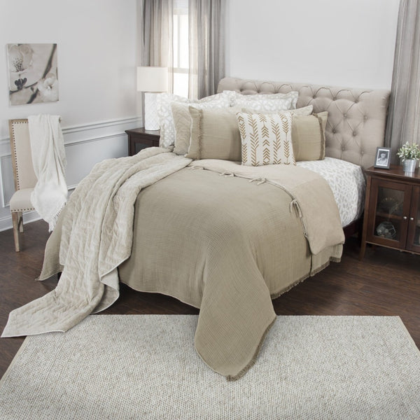 HomeRoots Natural Checkered Queen Quilt - Soft Cotton, All-Season Comfort, Stylish Neutral Design for Your Bedroom 479904