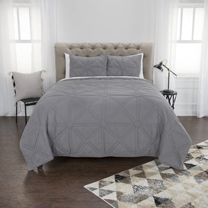 HomeRoots Gray Geometric King Quilt - Modern Comfort Bedding Set, All-Season Soft Cotton for Cozy Sleep Experience 479914