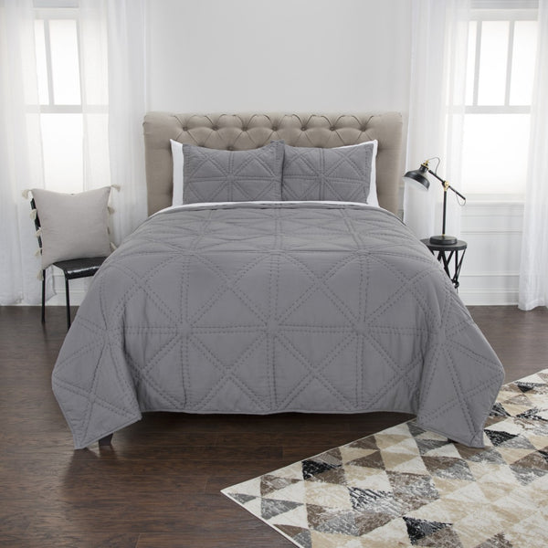 HomeRoots Gray Geometric King Quilt - Modern Comfort Bedding Set, All-Season Soft Cotton for Cozy Sleep Experience 479914