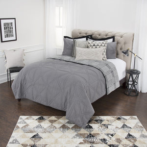 HomeRoots Gray Geometric King Quilt - Modern Comfort Bedding Set, All-Season Soft Cotton for Cozy Sleep Experience 479914