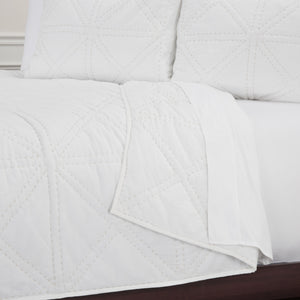 Homeroots White King 100% Cotton 300 Thread Count Machine Washable Down Alternative Comforter  100% Cotton 479920