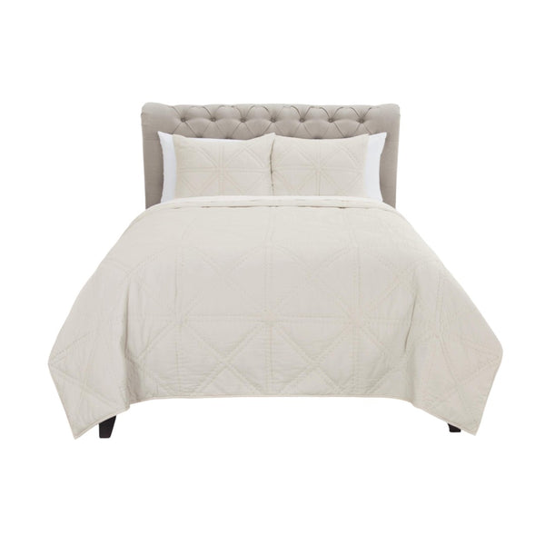 HomeRoots Set of Three Ivory Geometric King Quilt - Luxurious Cotton Bedding for Modern Comfort & Style 479922