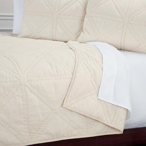 Homeroots Natural King 100% Cotton 300 Thread Count Machine Washable Down Alternative Comforter  100% Cotton 479922