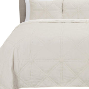 HomeRoots Set of Three Ivory Geometric King Quilt - Luxurious Cotton Bedding for Modern Comfort & Style 479922
