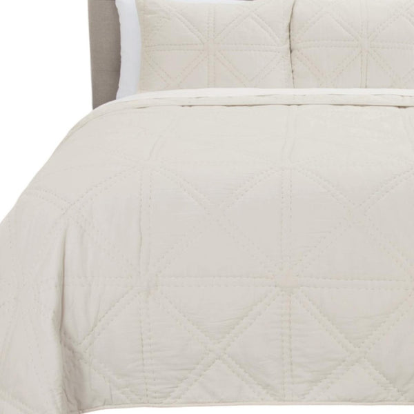 HomeRoots Set of Three Ivory Geometric King Quilt - Luxurious Cotton Bedding for Modern Comfort & Style 479922
