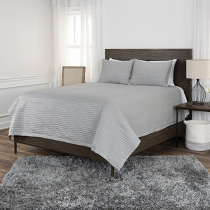HomeRoots Set of Three Gray Geometric King Quilt – Modern Comfort & Style for All-Season Luxury Bedding 479924