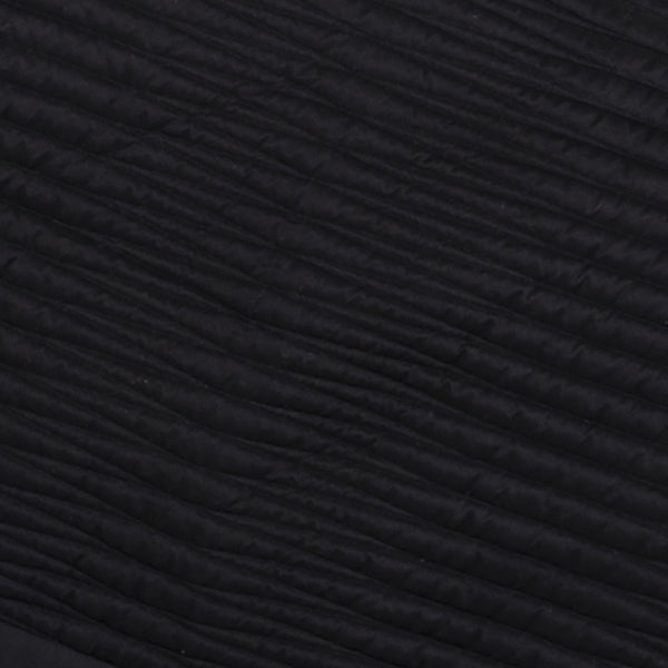 HomeRoots Black Geometric Queen Quilt - Modern Sophistication, Lightweight Comfort & Easy Care for All Seasons 479927