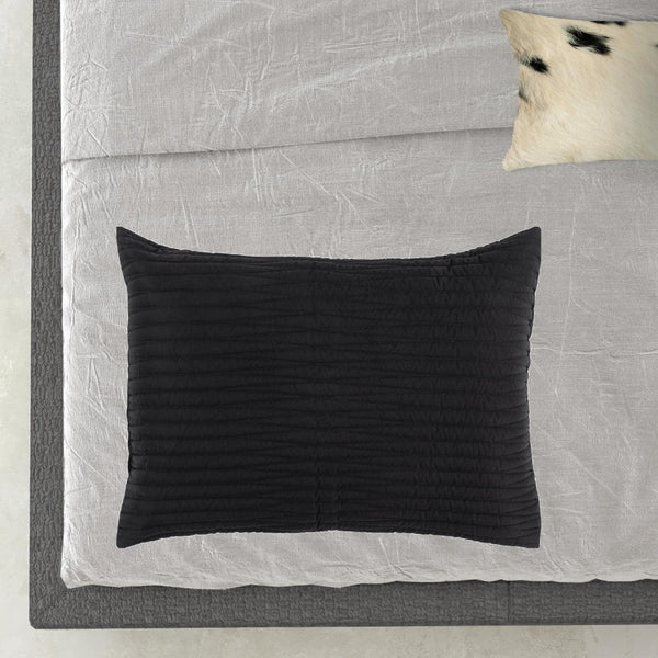 HomeRoots Black Geometric Queen Quilt - Modern Sophistication, Lightweight Comfort & Easy Care for All Seasons 479927
