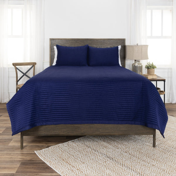 HomeRoots Indigo King Quilt - Luxurious Geometric Design, Soft Microfiber, All-Season Comfort, Easy Care! 479930
