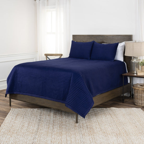HomeRoots Indigo King Quilt - Luxurious Geometric Design, Soft Microfiber, All-Season Comfort, Easy Care! 479930