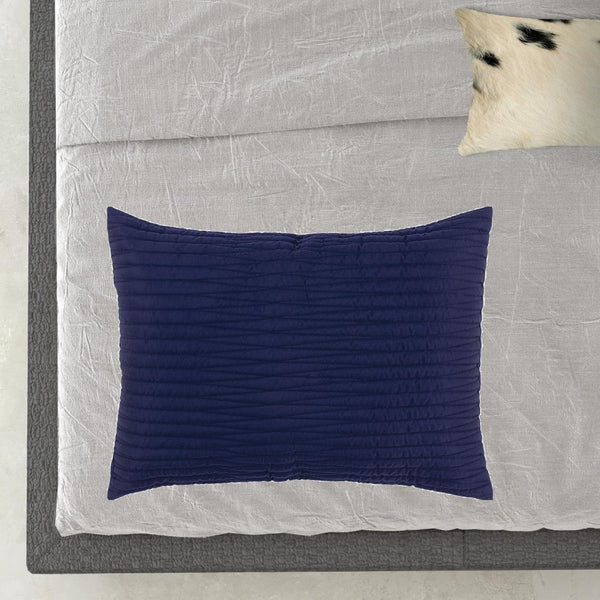 HomeRoots Indigo King Quilt - Luxurious Geometric Design, Soft Microfiber, All-Season Comfort, Easy Care! 479930