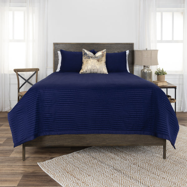 Homeroots Indigo Queen Microfiber 300 Thread Count Machine Washable Down Alternative Comforter  100% Polyester 479931