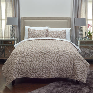 Homeroots Dark Blush King 100% Cotton 300 Thread Count Machine Washable Down Alternative Comforter  100% Cotton 479943