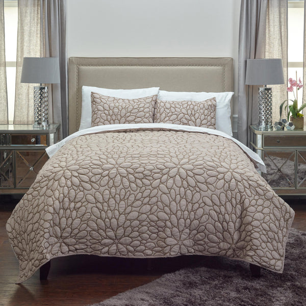 Homeroots Dark Blush King 100% Cotton 300 Thread Count Machine Washable Down Alternative Comforter  100% Cotton 479943