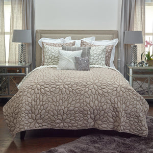 Homeroots Dark Blush King 100% Cotton 300 Thread Count Machine Washable Down Alternative Comforter  100% Cotton 479943