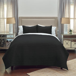 Homeroots Black Queen 100% Cotton 300 Thread Count Machine Washable Down Alternative Comforter  100% Cotton 479948