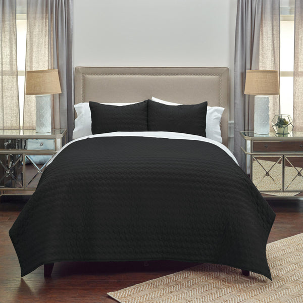Homeroots Black Queen 100% Cotton 300 Thread Count Machine Washable Down Alternative Comforter  100% Cotton 479948