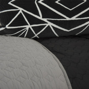 Homeroots Black Queen 100% Cotton 300 Thread Count Machine Washable Down Alternative Comforter  100% Cotton 479948