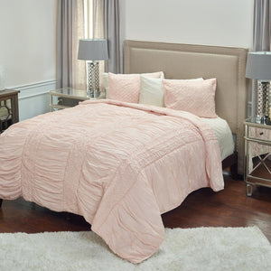 HomeRoots Pink Geometric King Quilt - Elegant Cotton Coverlet for All-Season Comfort & Timeless Style Update 479971