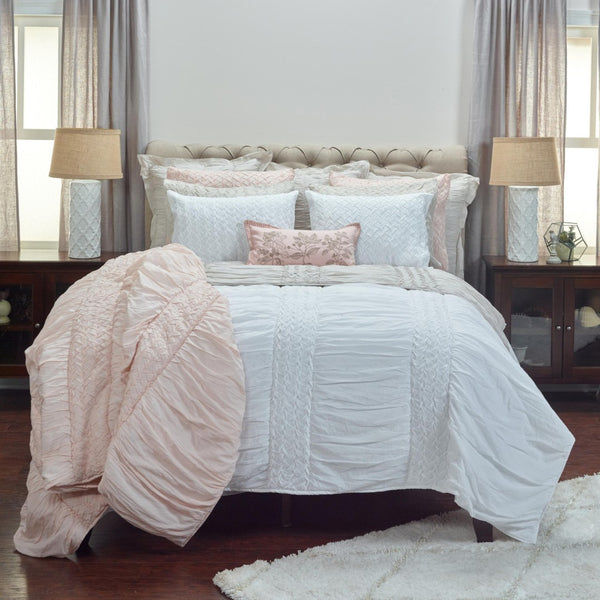 HomeRoots Pink Geometric King Quilt - Elegant Cotton Coverlet for All-Season Comfort & Timeless Style Update 479971