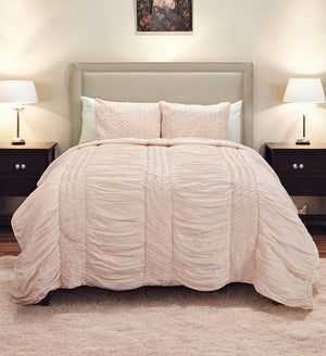 HomeRoots Pink Geometric Queen Quilt - Soft Cotton Comfort with Elegant Design & Year-Round Warmth for Bedrooms 479973