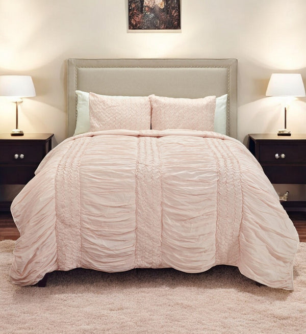 HomeRoots Pink Geometric Queen Quilt - Soft Cotton Comfort with Elegant Design & Year-Round Warmth for Bedrooms 479973