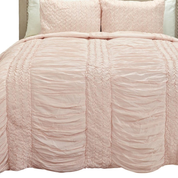 HomeRoots Pink Geometric Queen Quilt - Soft Cotton Comfort with Elegant Design & Year-Round Warmth for Bedrooms 479973