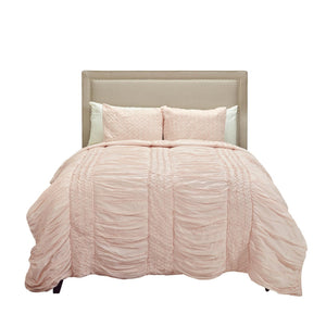 HomeRoots Pink Geometric Queen Quilt - Soft Cotton Comfort with Elegant Design & Year-Round Warmth for Bedrooms 479973