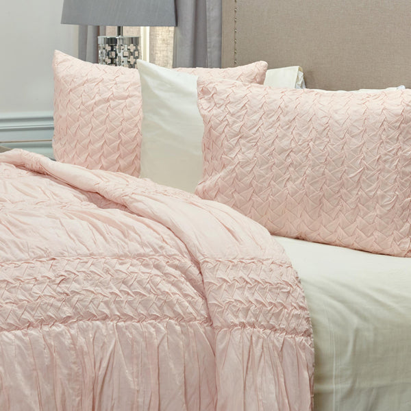 Homeroots Pink Twin 100% Cotton 300 Thread Count Machine Washable Down Alternative Comforter  100% Cotton 479975