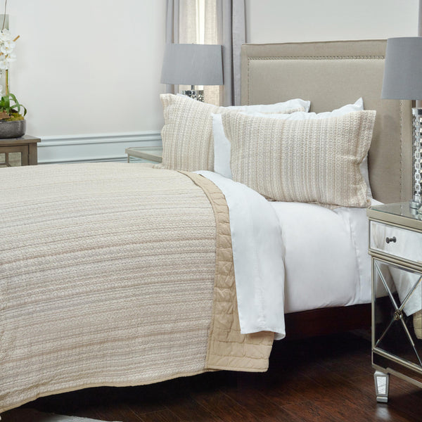 Homeroots Multi- Earth Tones Queen 100% Cotton 300 Thread Count Machine Washable Down Alternative Comforter  100% Cotton 479978