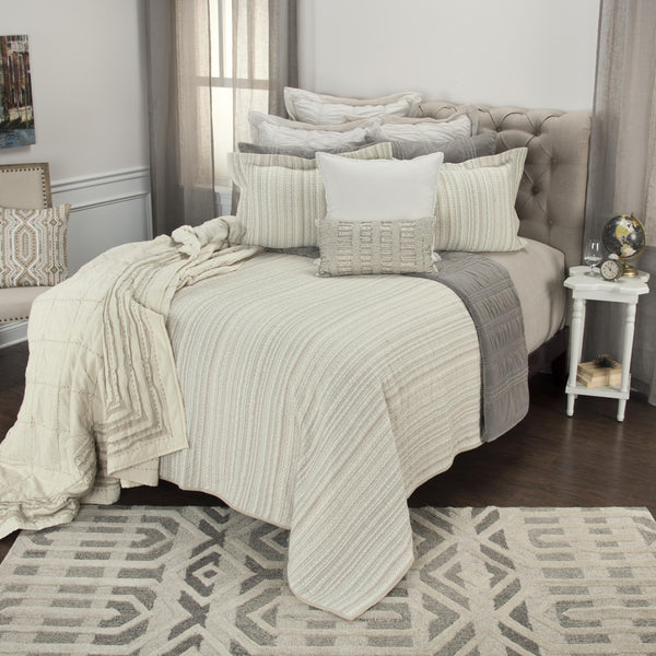 Homeroots Multi- Earth Tones Queen 100% Cotton 300 Thread Count Machine Washable Down Alternative Comforter  100% Cotton 479978