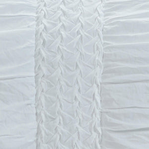 HomeRoots White Geometric Queen Quilt - Elegant Layer for Timeless Style, Cozy Comfort & Versatile Decor 479980