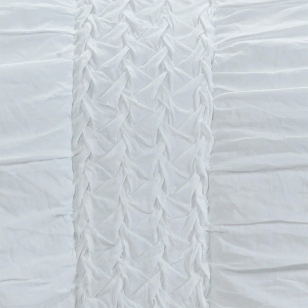 HomeRoots White Geometric Queen Quilt - Elegant Layer for Timeless Style, Cozy Comfort & Versatile Decor 479980