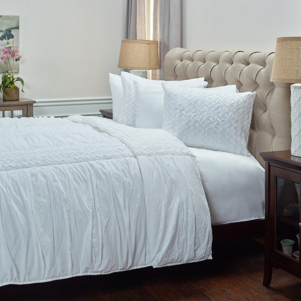 Homeroots White Queen 100% Cotton 300 Thread Count Machine Washable Down Alternative Comforter  100% Cotton 479980