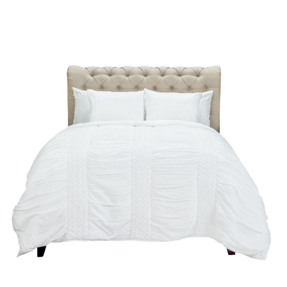 HomeRoots White Geometric Twin Quilt - Elegant, Cozy, Hypoallergenic All-Season Bedding for Timeless Comfort 479981