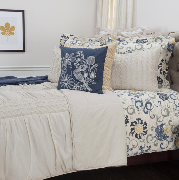 HomeRoots Ivory Geometric King Quilt - Luxurious Cotton, Hypoallergenic Fill, Timeless Design for Every Bedroom 479982