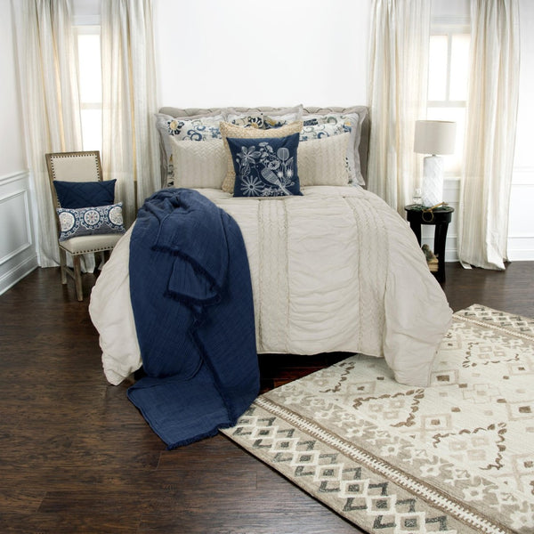 HomeRoots Ivory Geometric Quilt - Luxurious All-Season Comfort, 300 Thread Count Cotton, Modern Design & Style 479983