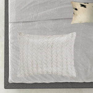 HomeRoots Ivory Geometric Quilt - Luxurious All-Season Comfort, 300 Thread Count Cotton, Modern Design & Style 479983